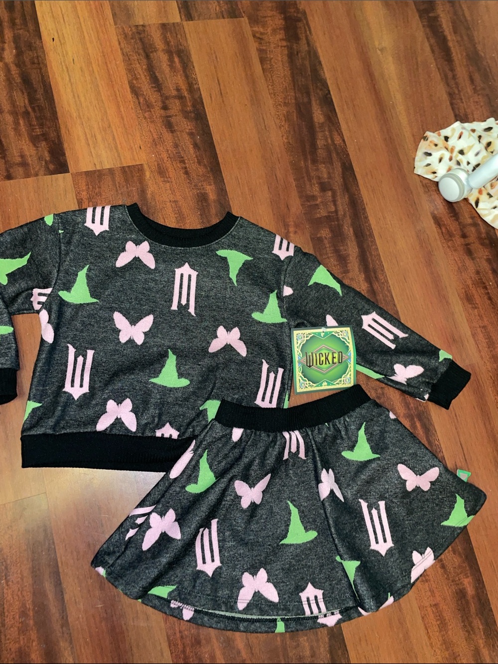 WICKED Sweatshirt& Skirt Set 3T Authentic